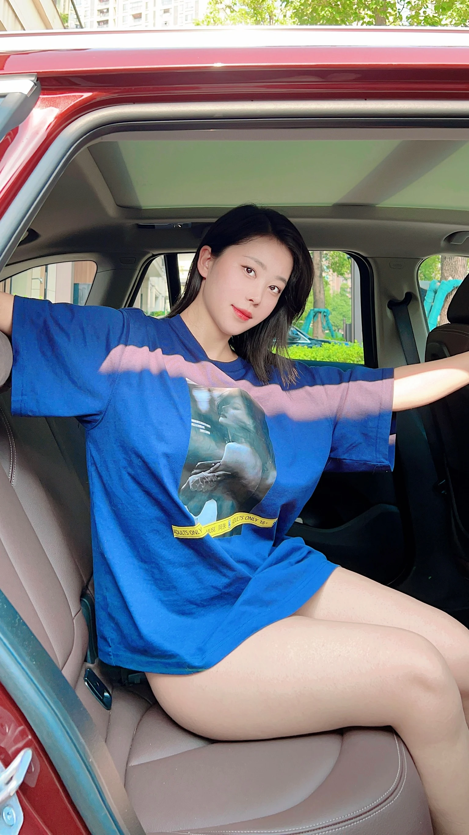 张老师 – 车内秀身材 23P